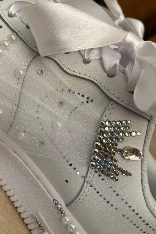 خرید کتونی عروس کاستوم شده