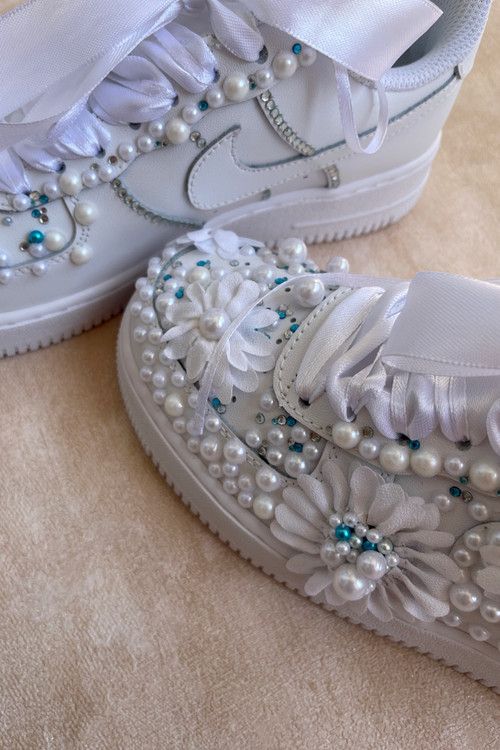 خرید کتونی و کفش اسپرت عروس