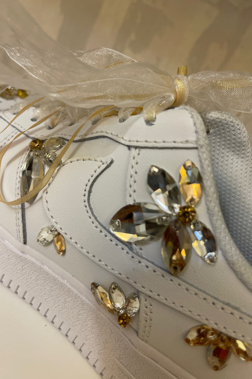 کتونی کاستوم شده با سنگ در اصفهان