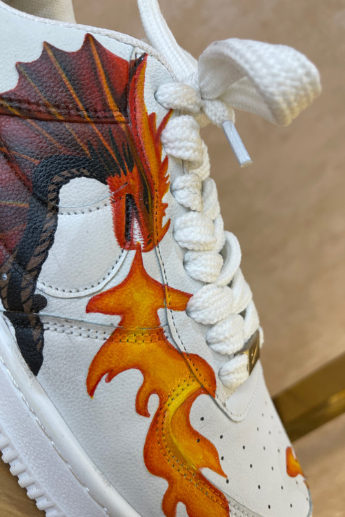 کفش نقاشی شده طرح اژدها