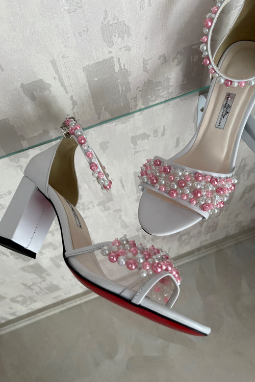 کفش زنانه پاشنه بلند دیزاین شده